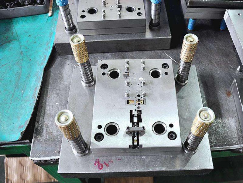 南涧模具制造-01