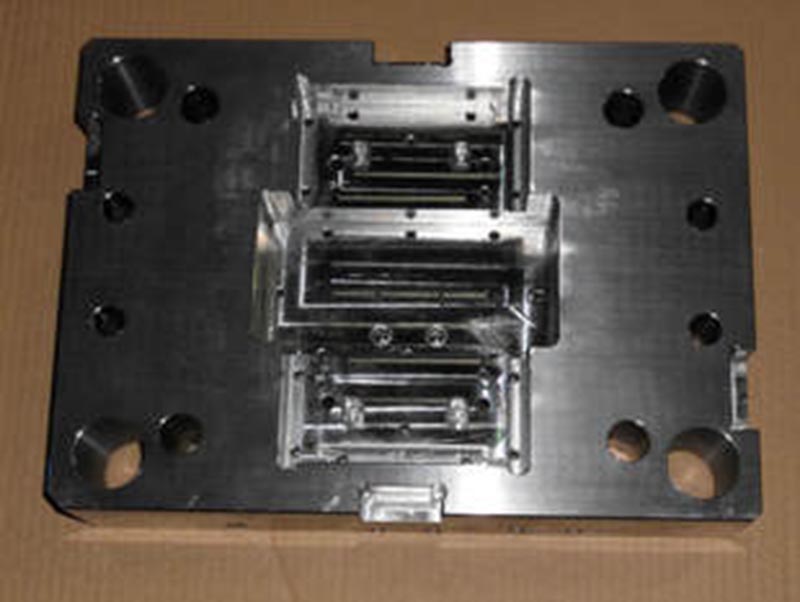 南涧精密塑料模-06